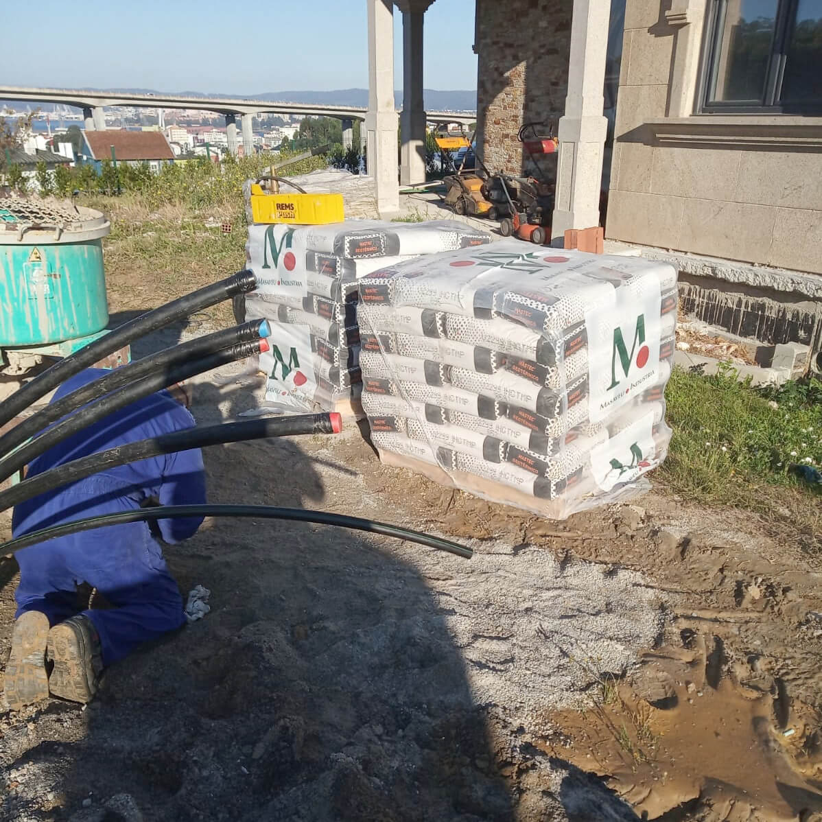 Perforaciones para la instalación de sistema de energía geotérmica